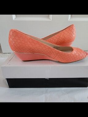 Women’s Coral Textured Wedge Pumps
